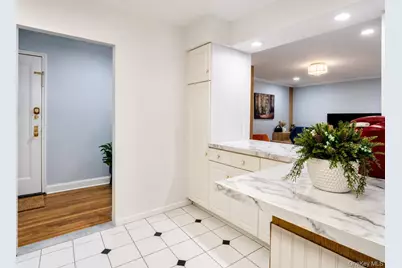 30 Grace Avenue #2F, Great Neck, NY 11021 - Photo 6