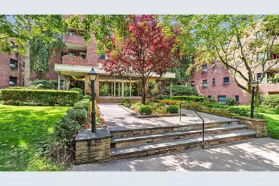 30 Grace Avenue #2F, Great Neck, NY 11021 - Photo 16