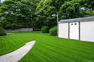 119 Chanel Dr E, Shirley, NY 11967 - Photo 38