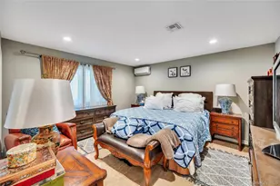 26 Picture Ln, Hicksville, NY 11801 - Photo 20