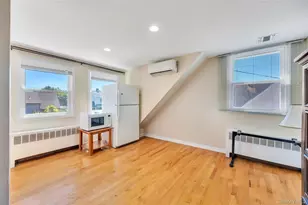 26 Picture Ln, Hicksville, NY 11801 - Photo 24