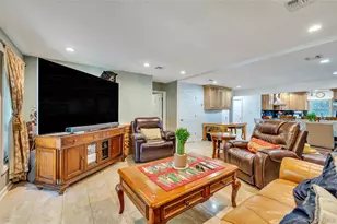 26 Picture Ln, Hicksville, NY 11801 - Photo 8