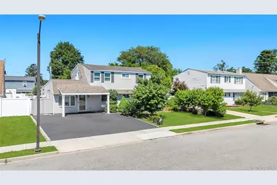 26 Picture Lane, Hicksville, NY 11801 - Photo 2