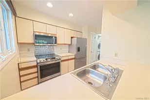 16 Hudson Point Ln, Ossining, NY 10562 - Photo 6