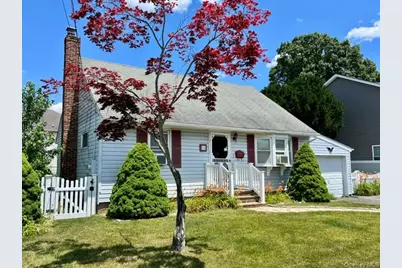 18 Plymouth Road, Massapequa, NY 11758 - Photo 2