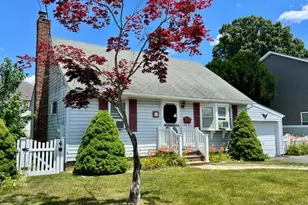 18 Plymouth Rd, Massapequa, NY 11758 - Photo 2