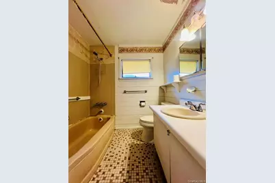 18 Plymouth Road, Massapequa, NY 11758 - Photo 8