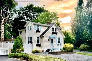 9 Valleywood Dr, Huntington Station, NY 11746 - Photo 2
