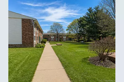 2453 D Union Boulevard #4A, Islip, NY 11751 - Photo 2