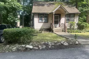 214 Walnut Rd, Lake Peekskill, NY 10537 - Photo 2