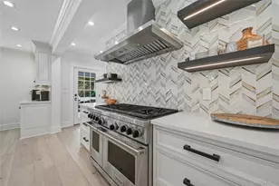 192 Burtis Ln, Muttontown, NY 11791 - Photo 6
