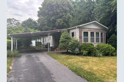 101 West Lane #42B Witt Lane, Riverhead, NY 11901 - Photo 2