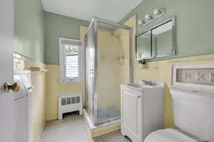 125 Baker Hill Rd, Great Neck, NY 11023 - Photo 18