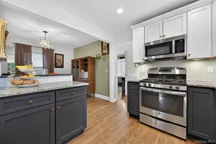 96 School St, Oyster Bay, NY 11771 - Photo 16