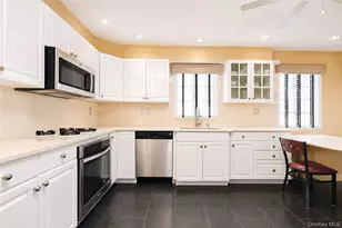 47 Stanley Cir, New York, NY 10308 - Photo 12