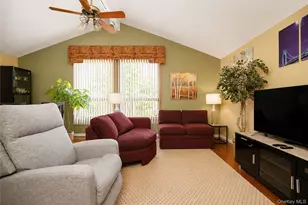 47 Stanley Cir, New York, NY 10308 - Photo 6