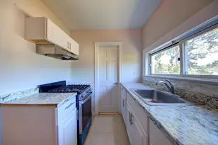 1250 Woodfield Rd, Rockville Centre, NY 11570 - Photo 8