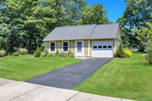 338 Edinburgh Dr, Ridge, NY 11961 - Photo 2