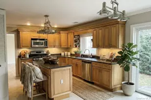 9 Dexter St, Selden, NY 11784 - Photo 2