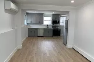 25 Jerome St, Lindenhurst, NY 11757 - Photo 2
