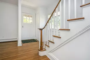 121 Hillcrest Ave, Manhasset, NY 11030 - Photo 2