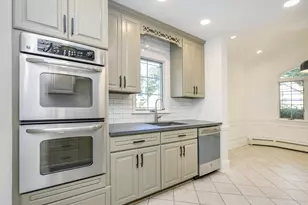 121 Hillcrest Ave, Manhasset, NY 11030 - Photo 14