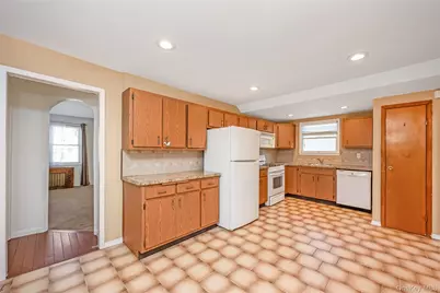 38 Buchanan Avenue, Amityville, NY 11701 - Photo 6