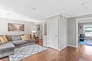 209 Carol Ln, Fishkill, NY 12524 - Photo 4