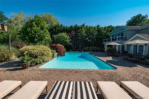 9 Crick Holly Ln, East Islip, NY 11730 - Photo 34