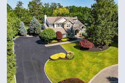 9 Crick Holly Lane, East Islip, NY 11730 - Photo 2