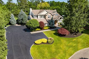 9 Crick Holly Ln, East Islip, NY 11730 - Photo 2