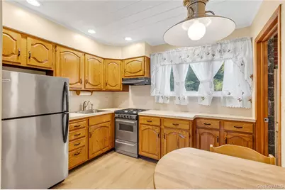 1580 N Gardiner Drive, Bay Shore, NY 11706 - Photo 6
