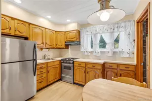 1580 N Gardiner Dr, Bay Shore, NY 11706 - Photo 6