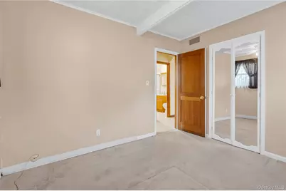 1580 N Gardiner Drive, Bay Shore, NY 11706 - Photo 12