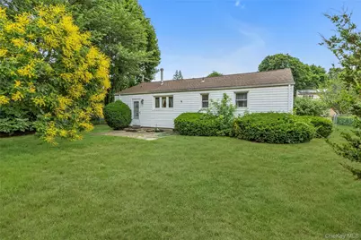 1580 N Gardiner Drive, Bay Shore, NY 11706 - Photo 18