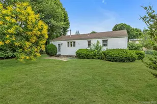 1580 N Gardiner Dr, Bay Shore, NY 11706 - Photo 18