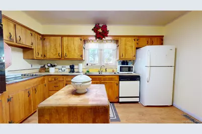 121 Aspatuck Road, Westhampton Beach, NY 11978 - Photo 8
