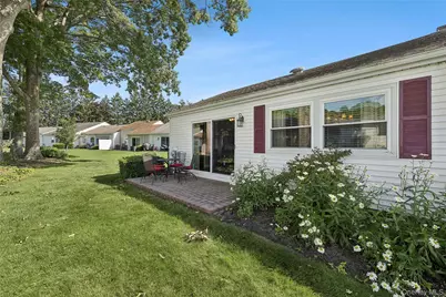 4 Flair Way, Coram, NY 11727 - Photo 18