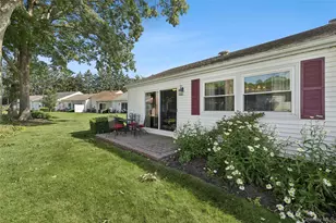 4 Flair Way, Coram, NY 11727 - Photo 18