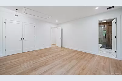 465 Helene Avenue, Shirley, NY 11967 - Photo 18