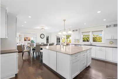 275 Main Street, Westhampton Beach, NY 11978 - Photo 14