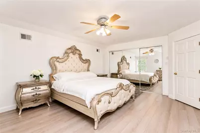 22 Putters Court, New York, NY 10301 - Photo 16