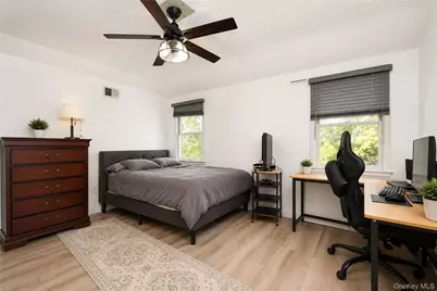 22 Putters Court, New York, NY 10301 - Photo 18