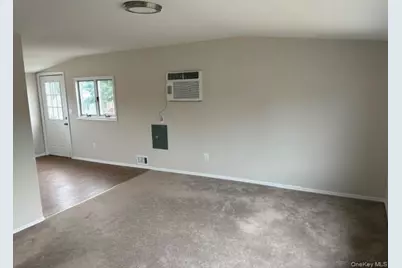 381 N Clinton Avenue, Lindenhurst, NY 11757 - Photo 28