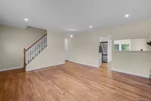 381 N Clinton Ave, Lindenhurst, NY 11757 - Photo 8