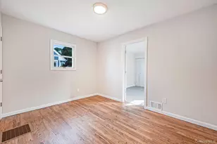 381 N Clinton Ave, Lindenhurst, NY 11757 - Photo 12