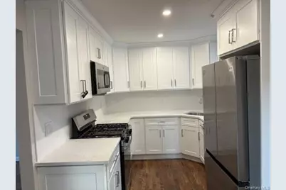 381 N Clinton Avenue, Lindenhurst, NY 11757 - Photo 6