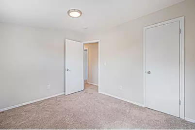 381 N Clinton Avenue, Lindenhurst, NY 11757 - Photo 20