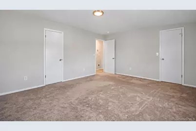 381 N Clinton Avenue, Lindenhurst, NY 11757 - Photo 18