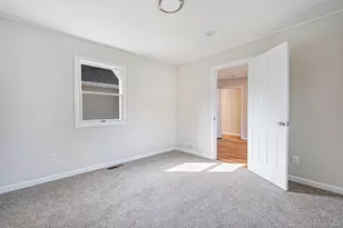 381 N Clinton Ave, Lindenhurst, NY 11757 - Photo 14